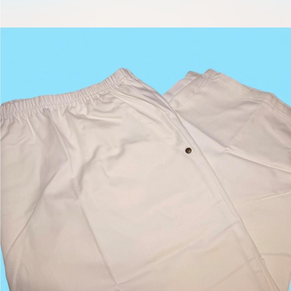 Blair White Capri’s XL (18) Pants